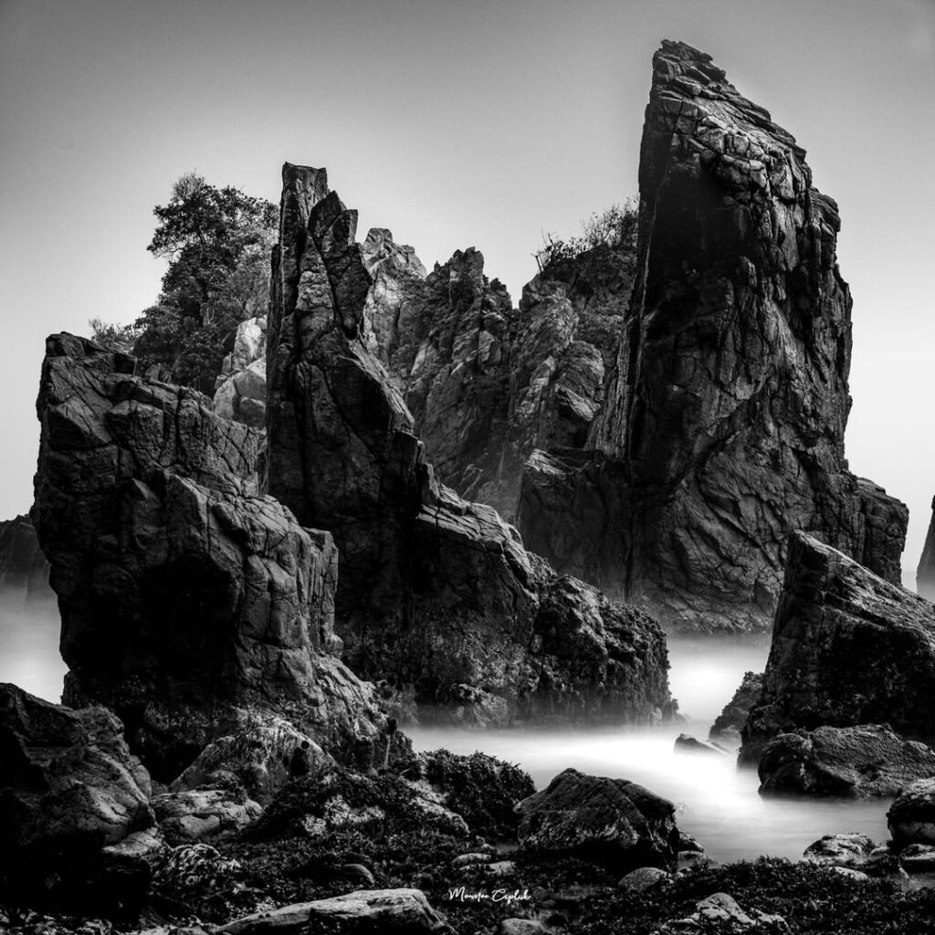 Fine photography works

Artist: Mumu Cipluk

Title: The Three Pillars

Matt : Canson Museum Board (France)
Frame : Nielsen (German)
Back Tapped Corner : Nielsen (German)
Glass : Acrylic Astari Glass 5mm
Paper : Canson paper
Print : Inkjet (Digital)
Size Photo : 40 × 32 cm
Size MattBoard : 47 x 62 cm