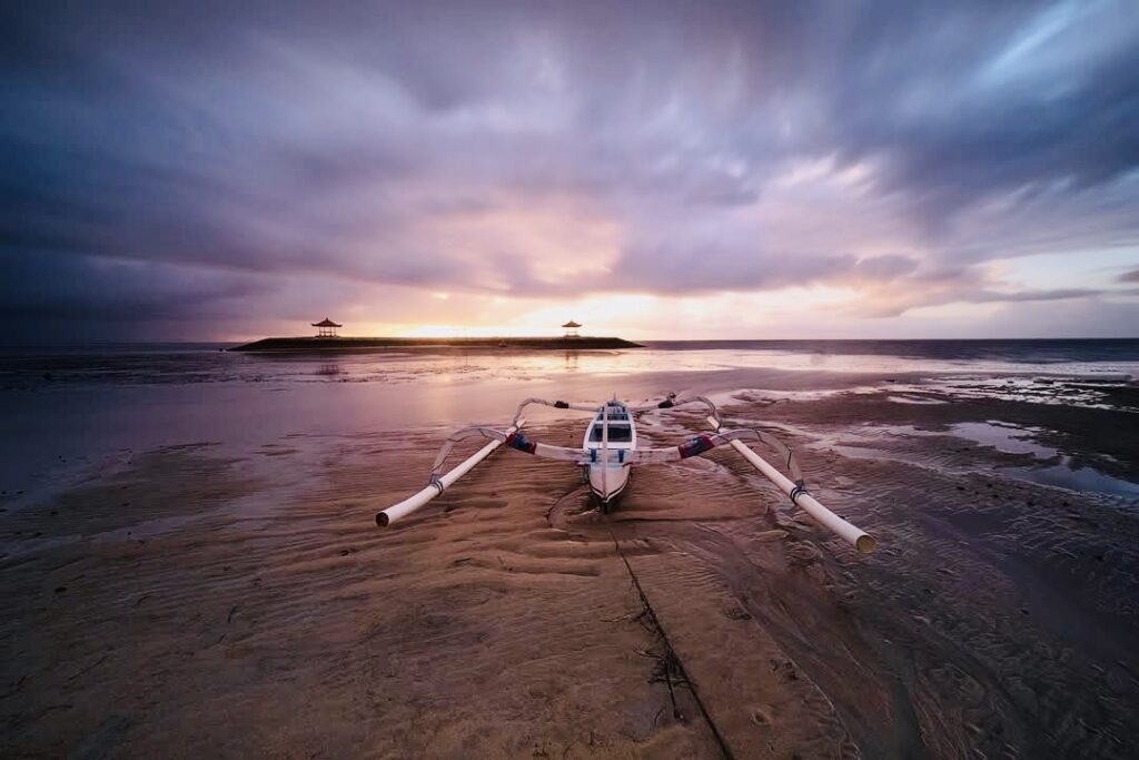 Fine photography works

Artist: Joyce Kamalia

Title: The Quiet between tides

Matt : Museum Board unknown brand
Frame : Alumunium unknown brand
Back Tapped Corner : Alumunium unknown brand
Glass : Glass 5mm
Paper : Ilford fineart baryta
Print : Inkjet (Digital)
Size Photo : 40 × 60 cm
Size MattBoard : 48 x 68 cm